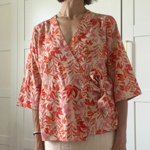 Floral Kimono Wrap Style Top - Picture 1 of 8